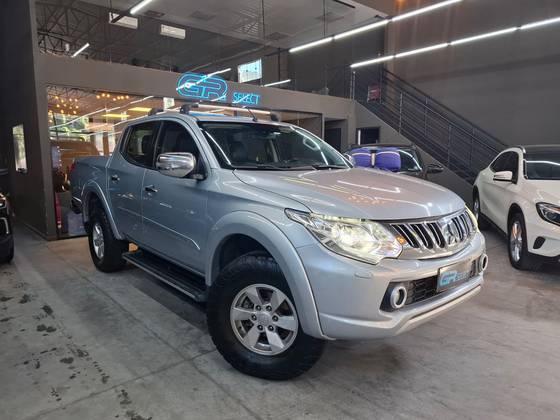 MITSUBISHI L200 TRITON 2.4 16V TURBO DIESEL SPORT HPE-S CD 4P 4X4 AUTOMÁTICO MITSUBISHI L200 TRITON 2.4 16V TURBO DIESEL SPORT HPE-S CD 4P 4X4 AUTOMÁTICO